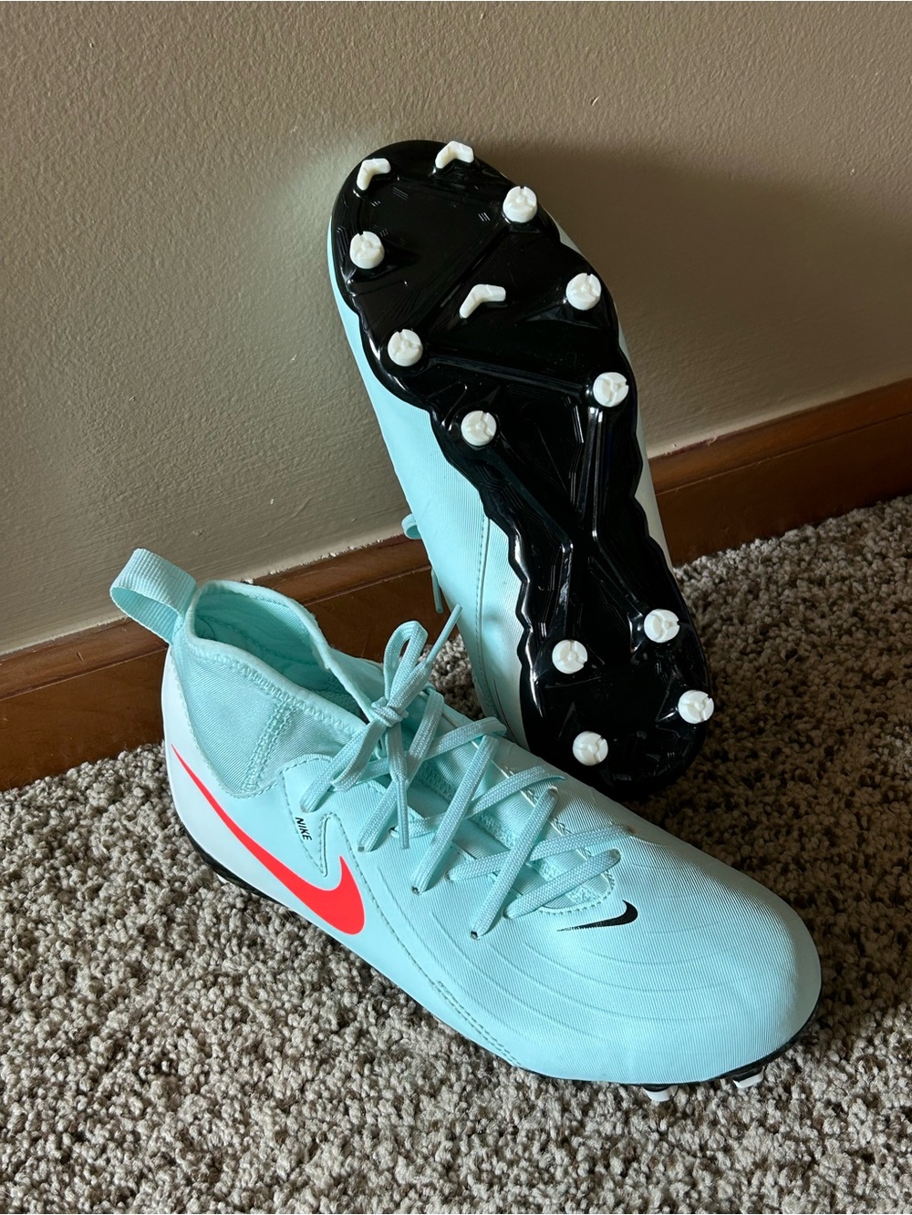 Nike Jr. Phantom Luna 2 Academy MG soccer cleats size 2.5 Y